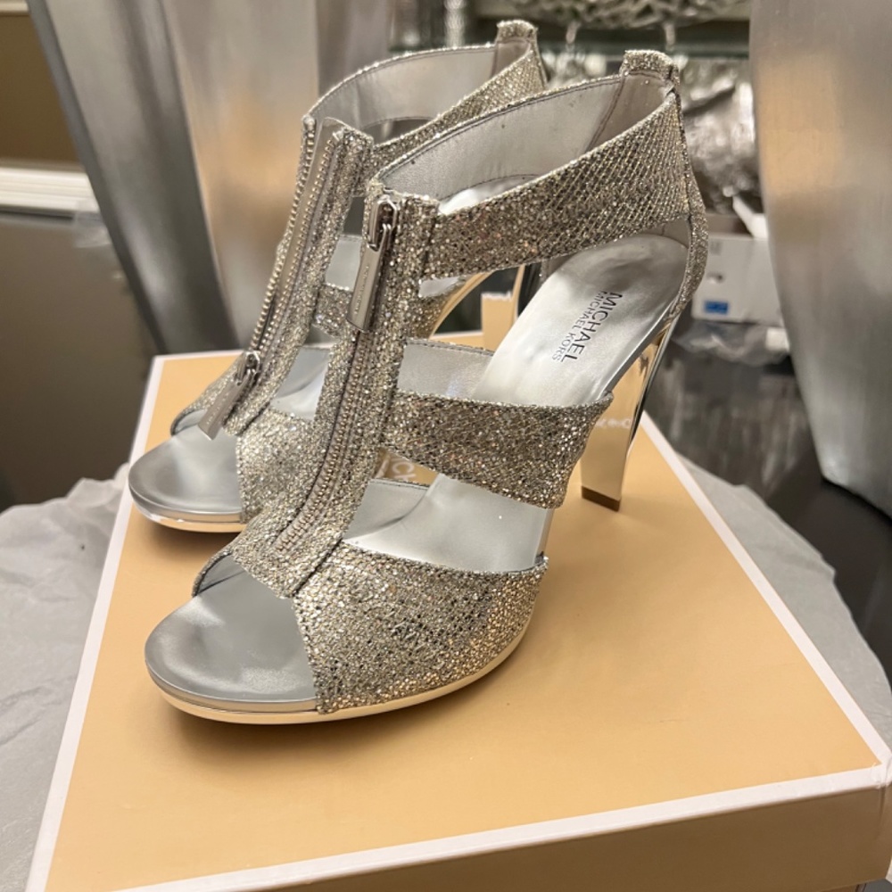 Shoes - Picture 5 of 8